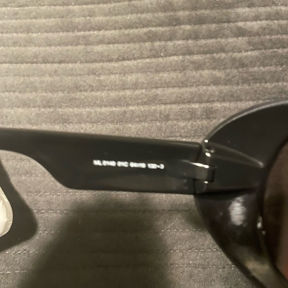 Brand new sunglasses - Picture 1 of 4